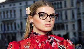 عارضة من أسرة الأميرة ديانا الوجه الإعلاني لـ Fashion Cat Eye Glass Eyes