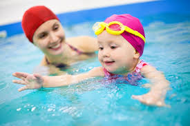 Richtig schwimmen lernen ist kindern erst ab dem alter von ca. Kinder Mussen Schwimmen Lernen Tipps Zum Schwimmen Lernen