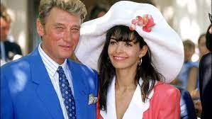 Johnny hallyday and adeline on holiday in sainttropez au large de sainttropez les jeunes mariés johnny hallyday et adeline blondieau à la barre du. Voici Pourquoi Adeline Blondieau Mariee Deux Fois A Johnny Hallyday N Etait Pas Presente A La