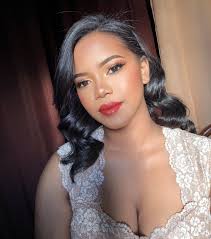 SERASERA D'AVARADRANO, Tany sy trano amidy, ary ahofa