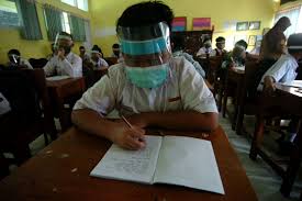 Semua orang pasti pernah merasakannya. Cerita Hari Pertama Sekolah Dari Sejumlah Daerah