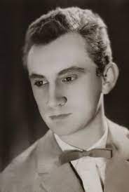 В 1937 году брат остапа вишни василь чечвянский. Bogdan Stupka Biografiya Lichnaya Zhizn Filmografiya Aktera Foto