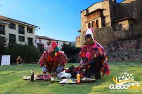 Se trata de un rito que proviene de la comunidad andina y fue adoptada del pueblo. Dia De La Pachamama Ceremonia Por La Fiesta De La Madre Tierra Cuscoperu Com