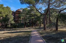 La orografía de los pinares de rodeno, esculpida por el viento y redondeada por el agua, forma caprichosas formas que hoy en día sirven de reclamo para la práctica de la escalada. Ruta Por Los Pinares Del Rodeno En Albarracin 2021