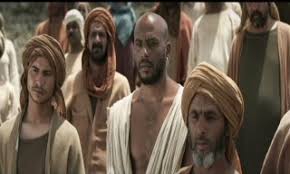 Di film ini ada adegan di mana sahabat rasulullah, khalifah umar bin khattab, membebaskan dua budak yang mencuri unta karena kelaparan. Kisah Umar Bin Khattab Awali Ramadan Di Mnctv Surya