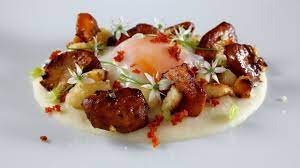 œuf Basse Temperature Creme De Paimpol Girolles Et Poudre De Chorizo Cuisine Gastronomique Recettes De Cuisine Recette Gastronomique
