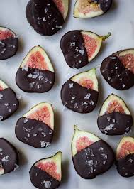 Dark Chocolate Dipped Figs With Flaky Salt Crowded Kitchen Recette En 2020 Recettes De Figues Enrobage Chocolat Recette