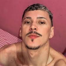 Alex Mendes's Instagram, Twitter & Facebook