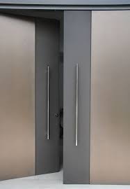Modern aluminum entrance doors aluminum is an extremely robust and durable material which makes it ideal for front doors, which see a lot of use day in and day out. Door Designs 40 Modern Doors Perfect For Every Home Architecture Beast