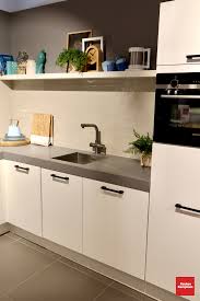 witte keuken met groef witte keuken keuken keuken idee