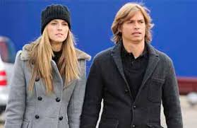 Para ser parte del fan club de carlos en argentina. La Mujer De Carlos Baute Teme A Podemos Hablan Igual Que Los Politicos De Venezuela El Municipio