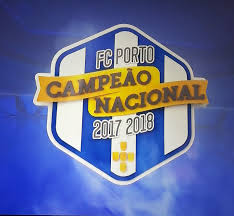 Na visita a roma, ao emblemático olímpico da cidade eterna, a estrutura azul e branca fez questão de colocar cartazes dos jogadores no balneário. 28 Porto Ideas Porto Soccer Best Club