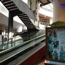 Corso giuseppe garibaldi is the main thoroughfare of reggio calabria and is of historical and economic importance to the city. Centro Commerciale Porto Bolaro Reggio Di Calabria Kalabrien