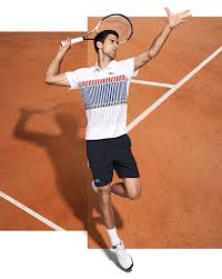 Conçu en jersey stretch technique, ce polo lacoste sport à manches raglan est décoré d'un imprimé graphique. Novak Appointed Lacoste Ambassador Novak Djokovic