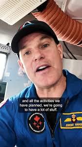 How big is the **Orion **🚀 spacecraft that will bring 4 astronauts to the  Moon during **Artemis 2** ? The **Orion **🚀 spacecraft internal width  (maximum diameter) is **16.5 feet (5.03 meters)**.