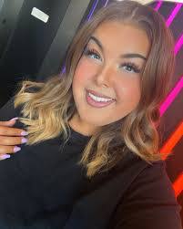 Shana Oh's Instagram, Twitter & Facebook