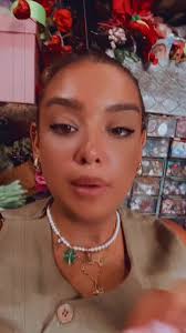 Sarah Nicolas (@sarahnicolass)