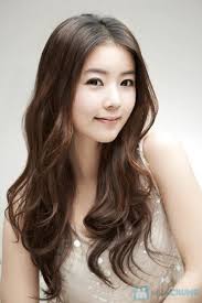 Thanks to the curled hair ends, the haircut embraces your face beautifully. 5 Best Korean Hairstyles For Long Hair Fmag Com