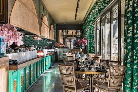 It's worth noting that madam is the more common version the word among english speakers, while madame is the french spelling. Madame Shanghai é›ªæ¢¨ é¤å»³ ç¾Žé£Ÿè©•è«– Tripadvisor