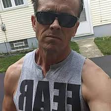 Mi nombre es Kim, vivo cerca de ti. ¿Me aceptas? 🥺