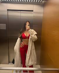 Merve Taşkının yarı çıplak göğüs pozu olay oldu! Tepkiler gecikmedi: Ülke  ne hale geldi usta - Internet Haber