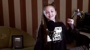 кто поёт песню мы бежим как будто от гепарда Kseniya Levchik Panda E Youtube