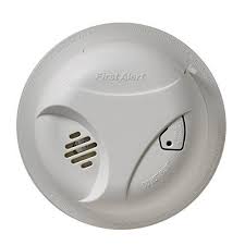 First Alert Sa303cn Battery Powered Smoke Alarm With Silence Button Customerpackagetype Frustrationfree Packaging Size 1pack Smoke Alarms Smoke Detector Alarm