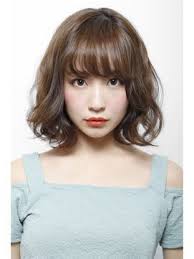 今回は ボブのヘアスタイルをたっぷり紹介していきます 夏に向けてオススメのボブスタイルは 前髪 あり なしで印象がガラリと変わります その違いを見比べながらお気に入りのヘアスタイルを見つけて是非挑戦してみてくださいね 前髪あり なしのボブのヘアスタイルま