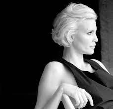 Nadja auermann (born 19 march 1971) is a german model and actress. Pin By Anaid On Nadja Auermann Portrait Photography Women Nadja Auermann Portrait Photography