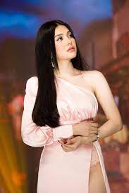 Lily chen is an actress, known for the chicken (2014). Ca SÄ© Diá»…n Vien Lily Chen A Chuyá»‡n Ban Than Bao NgÆ°á»i Lao Ä'á»™ng