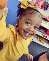 My stinka butt in school and she love it 😍😍💛