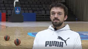 Basketbol hayatına 2006 yılında efes pilsen ile başlamıştır. Sertac Sanli Nin Hayali Anadolu Efes Ile Avrupa Ligi Sampiyonlugu