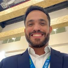 Daniel Pizzo's Instagram, Twitter & Facebook