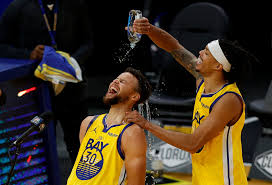 Latest on golden state warriors point guard stephen curry including news, stats, videos, highlights and more on espn. Stephen Curry Scores 62 Points In Win Over Trail Blazers The New York Times
