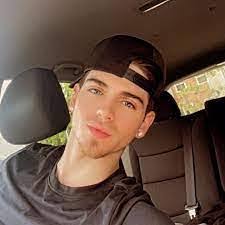 Alex Fouts's Instagram, Twitter & Facebook