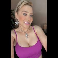 Liz Diaz's Instagram, Twitter & Facebook