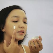 Namun untuk membantu mempercepat prosesnya, ada beberapa cara yang bisa anda coba. Cara Menghilangkan Bekas Jerawat Dengan Laser Toning
