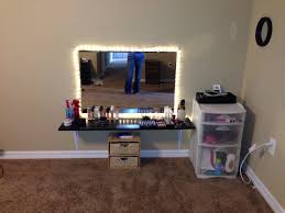 Diy Vanity I Love That You Can Sit On The Floor Instead Of A Chair Totally My Style Easy Home Decor Diy Vanity Bedroom Diy