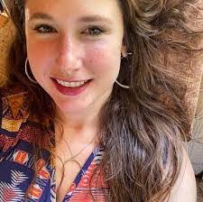 Kari Greene's Instagram, Twitter & Facebook