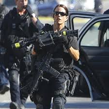 Officer Jen Stays Strapped Jennifer Grasso First And Only Female Lapd Swat Officer Recently Promoted To Sgt Lapd Female Police Officers Swat Police Lapd