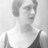 Stage entertainer Edith Clifton (SAYRE 21025)
