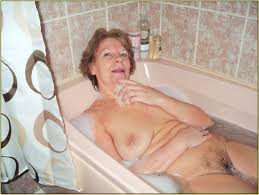 Голая мама в ванной фото