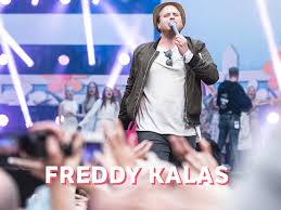 Fredrik auke, bedre kjent under artistnavnet freddy kalas, har de siste årene tatt norge med storm med sine ekstremt fengende og populære allsanglåter. P3 No Musikk Alt Fra Radhusplassen