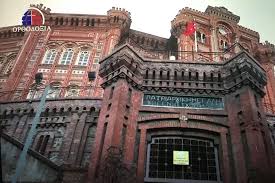 Ο ναός των αγίων αποστόλων ήταν ένας περίφημος χριστιανικός ναός της κωνσταντινούπολης, ο οποίος χτίστηκε το 550 στον τέταρτο λόφο της πόλης, βορειοδυτικά του υδραγωγείου του ουάλη. Afierwma Sth Megalh Toy Genoys Sxolh Pemptoysia