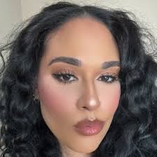 ashlee white (@thecureeee)