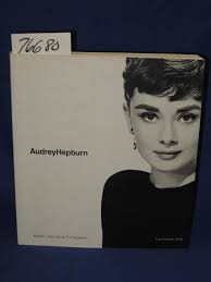 Audrey Hepburn una donna, lo stile a woman, the style by Ferragamo, Museo  Salvatore edited by Stefania Riccci: VERY GOOD. PAPER BACK WHITE (1999)