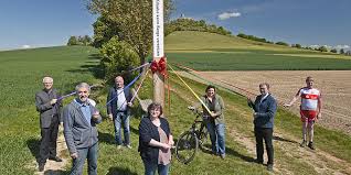 Bibel Pfahle Entlang Der Kloster Garten Route Symbolischer Startschuss Fur Das Spirituelle Erleben In Malerischer Landschaft Hoexter News Nachrichten Aus Hoexter Und Umgebung