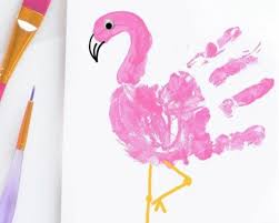 Idee De Dessin Flamant Rose Avec Empreinte De Main Des Yeux Mobiles Activite Manuel Flamant Rose Dessin Activite Manuelle Primaire Idees De Fete Pour Enfants