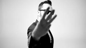 Tiziano ferro (latina, 21 febbraio 1980) è un cantautore e produttore discografico italiano. Tiziano Ferro Lo Stadio Watch For Free Or Download Video