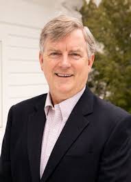 Courtney Lowe's Instagram, Twitter & Facebook